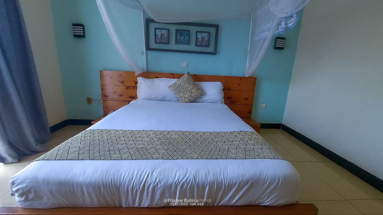 Semi-suite Room